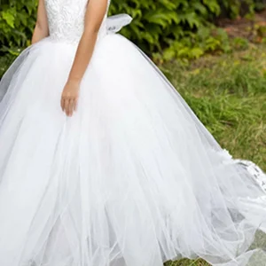 Custom ball gown scoop flower girl dresses with applique