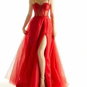 Custom a line princess spaghetti straps sweetheart short sleeveless floor length long prom dresses